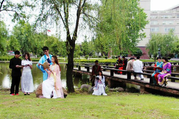 1461645687821907.jpg 古装读书会 摄影:何育钦4_副本.JPG