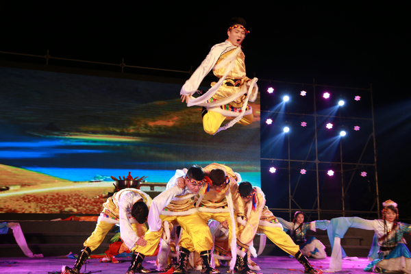 1444697411124482.bmp 图为藏族歌舞《仓央嘉措》表演 摄影:王铖焱.bmp