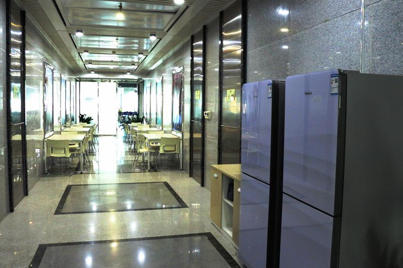 图为公司员工就餐区 摄影：林倩.jpg
