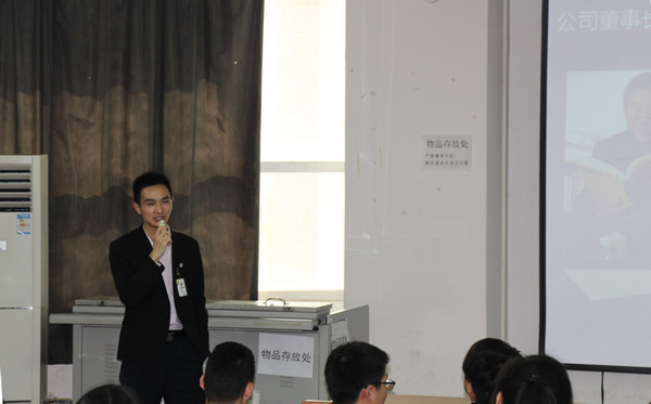 1462439894130093.png 图为刘升经理对公司情况做介绍 摄影:梁逸飞_1.png