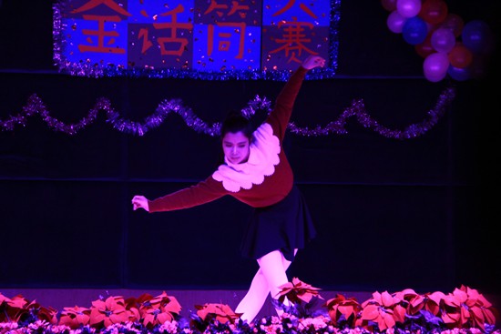 图为：选手才艺表演 王婷 徐浩然摄